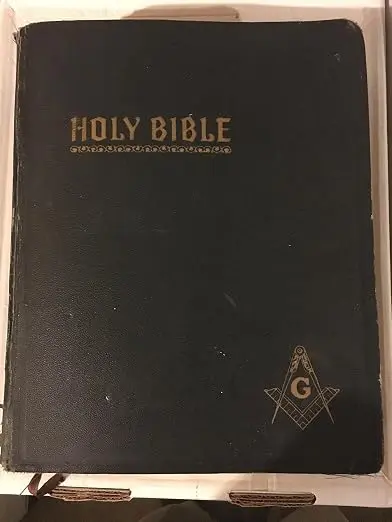 Holy Bible Red Letter Edition — product photo